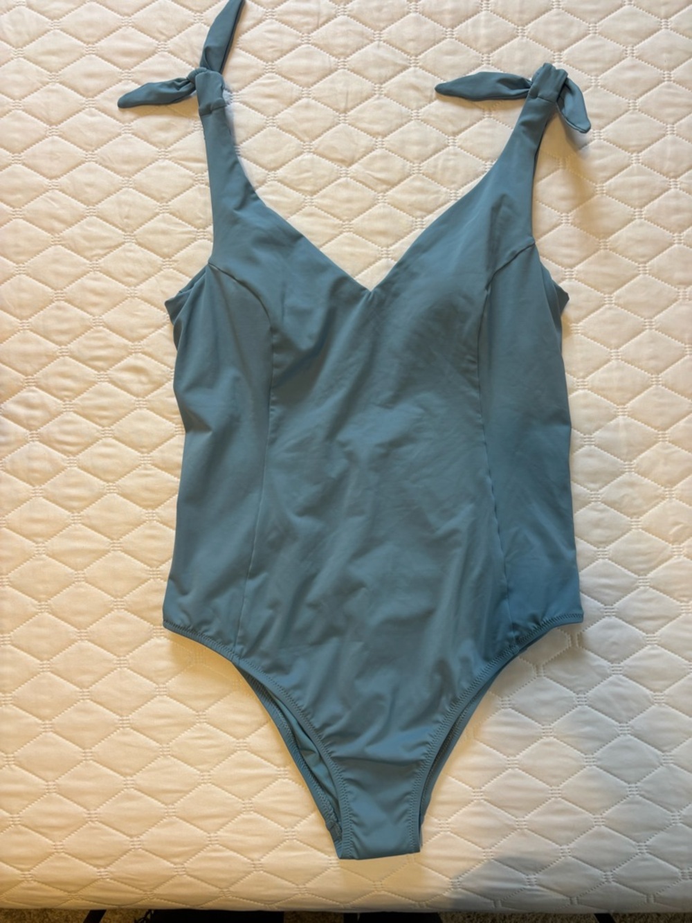 Lands End woman’s  Tie Shoulder V-neck High Leg One Piece Swimsuit Size 8